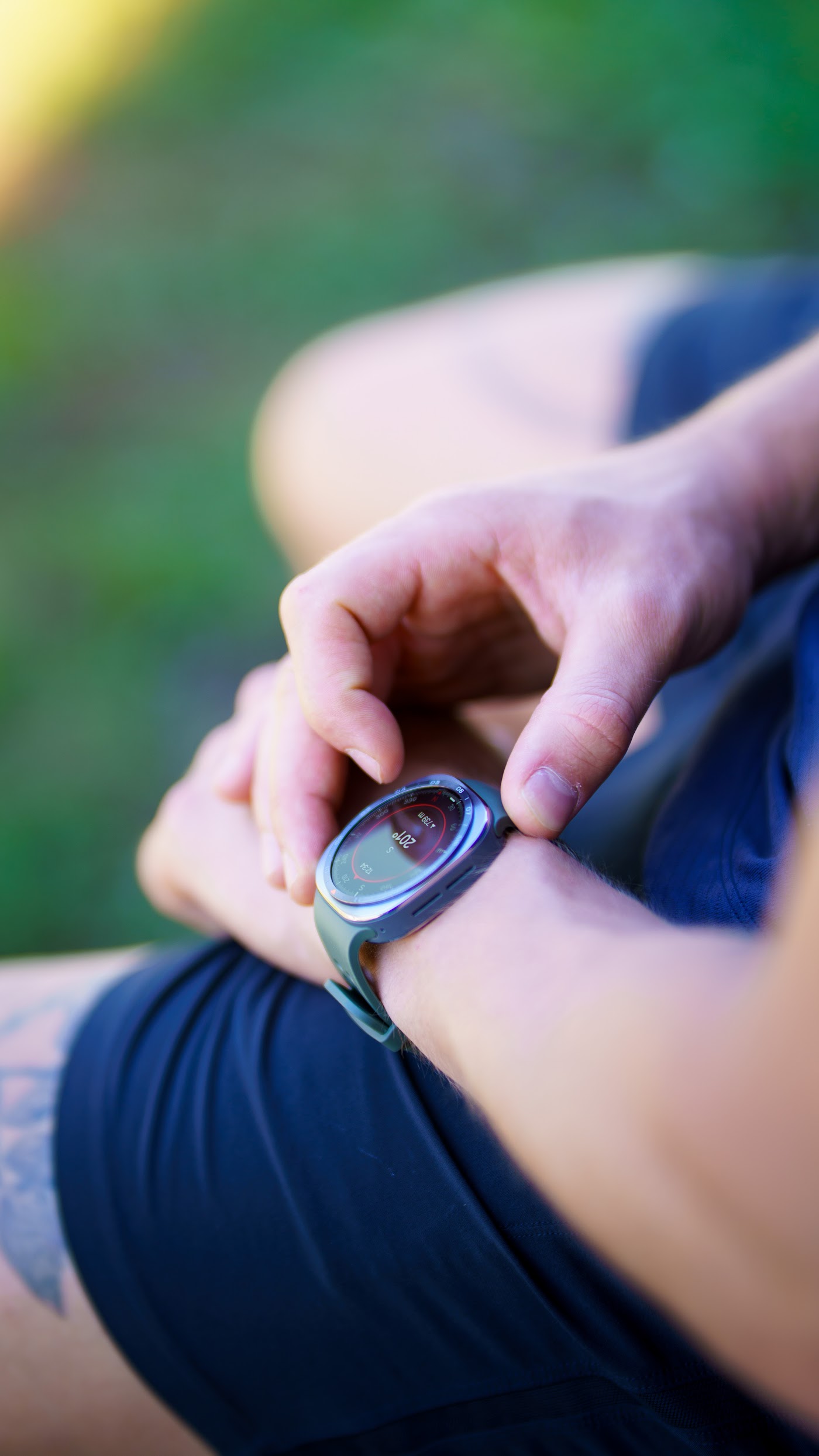 Dettaglio di un orologio al polso, scatto per contenuti social